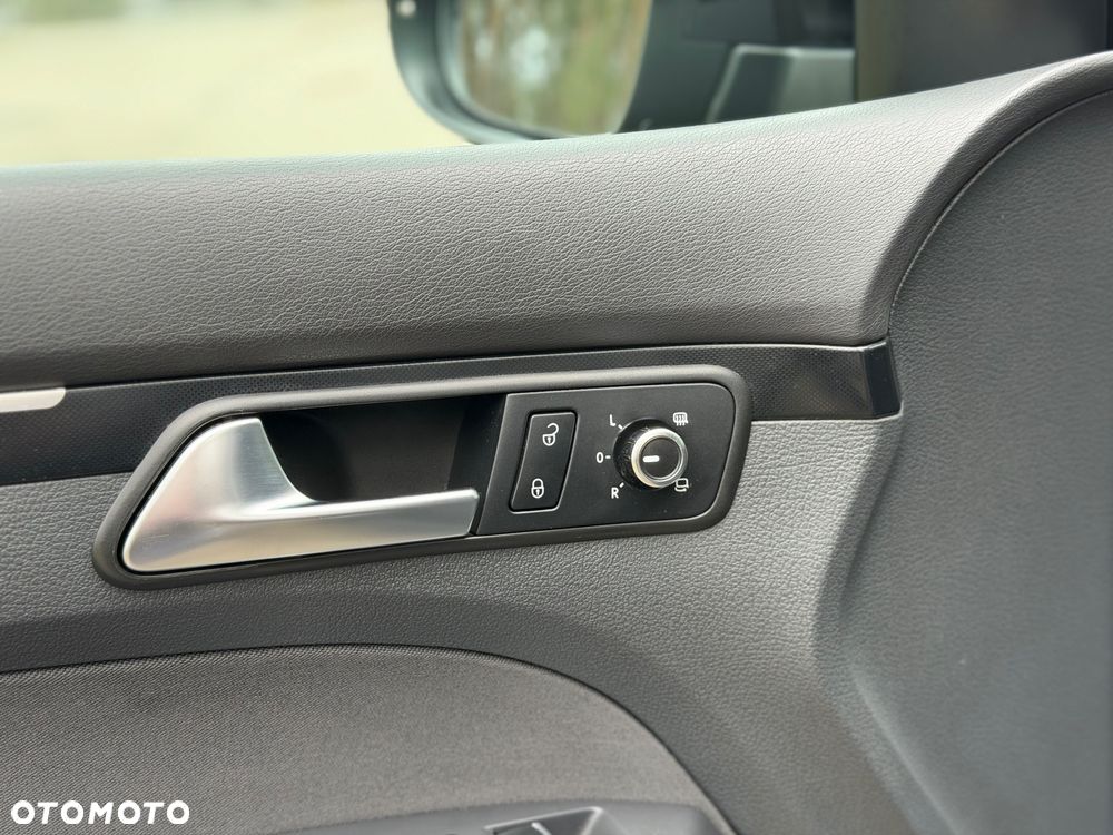 Volkswagen Touran 2.0 TDI Highline - 23