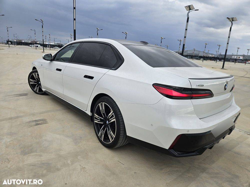BMW Seria 7 740d xDrive MHEV - 9