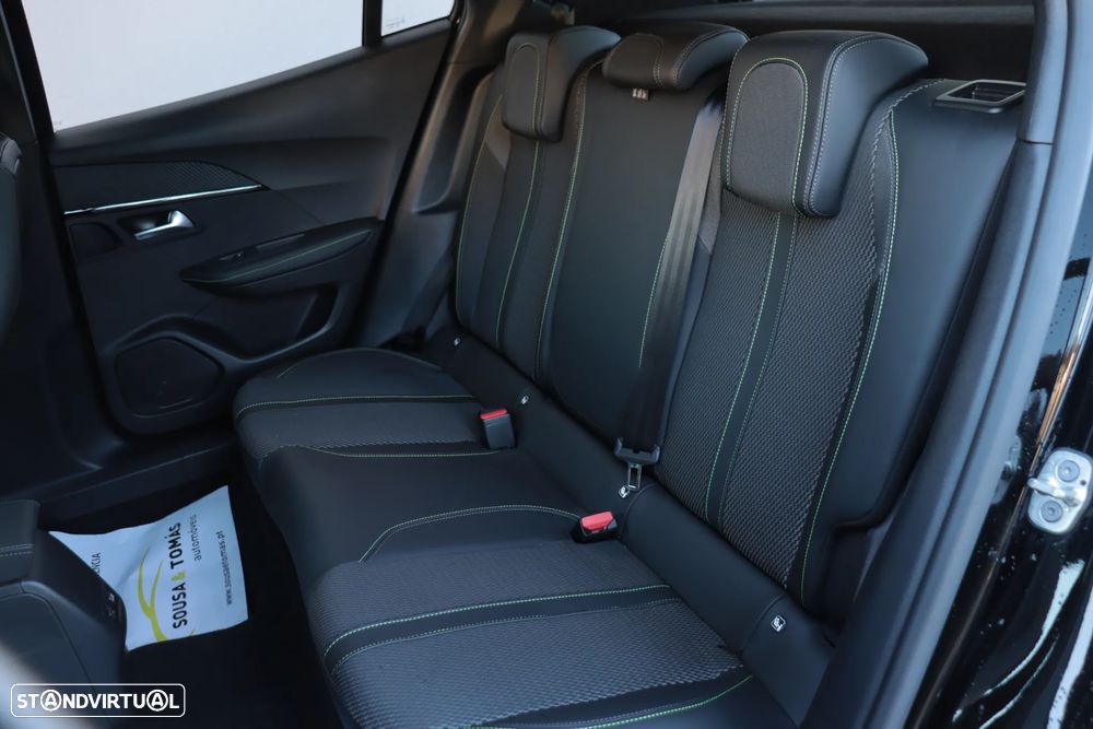 Peugeot 2008 PureTech 130 EAT8 GT - 15