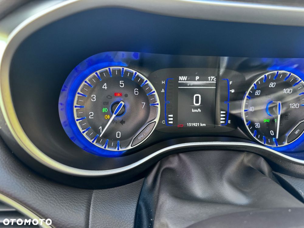 Chrysler Pacifica - 11