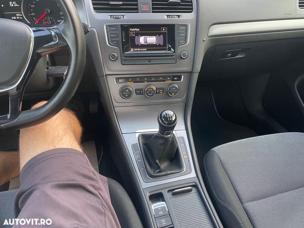 Volkswagen Golf - 8