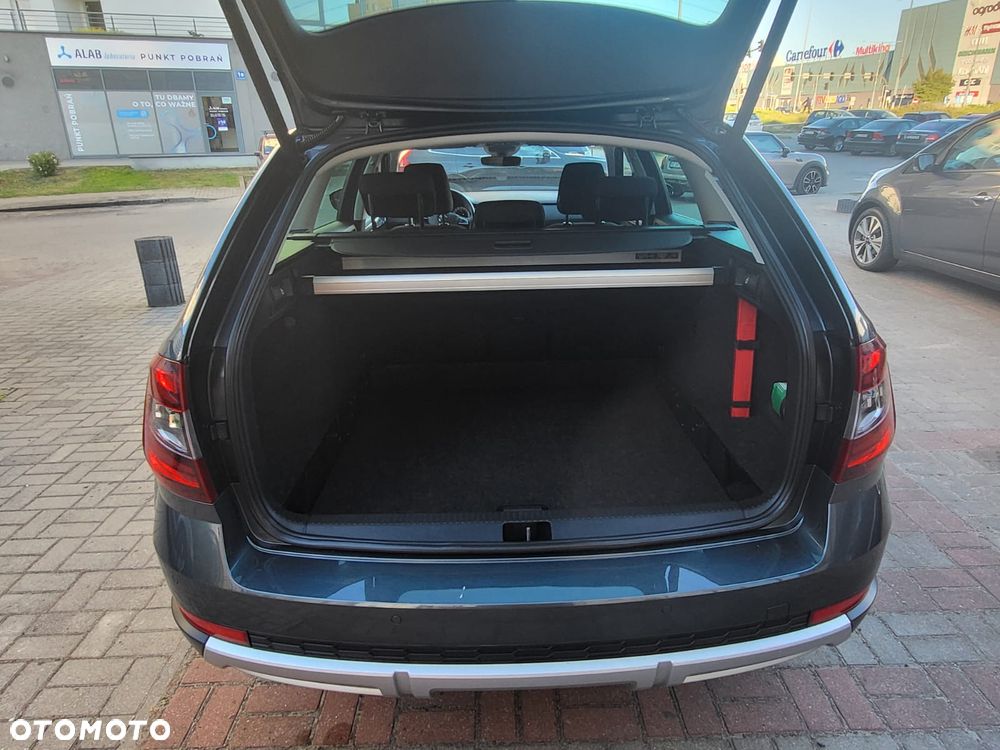 Skoda Octavia Scout 2.0 TDI 4x4 DSG - 13