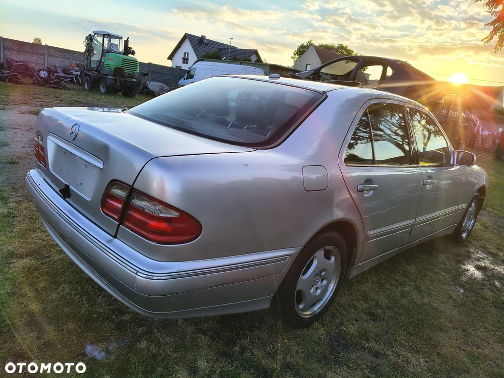 Mercedes-Benz Klasa E 280 4 Matic Elegance - 3