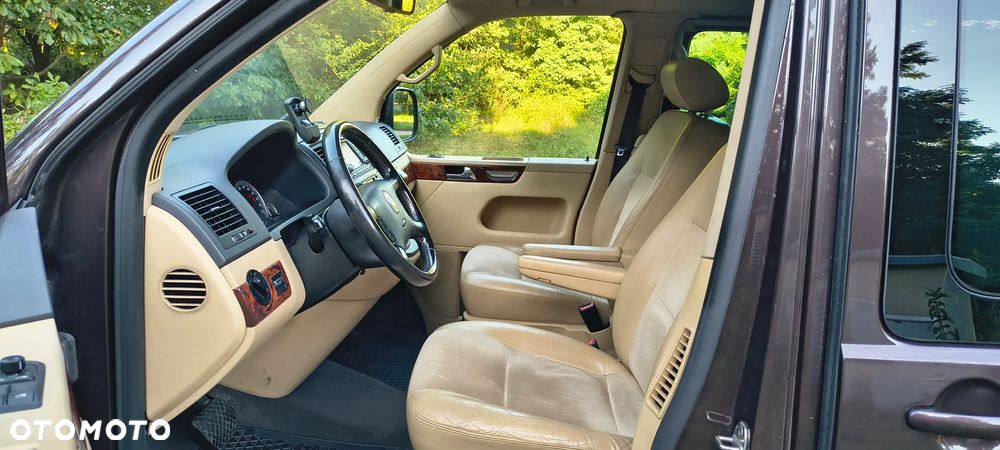 Volkswagen Multivan - 11