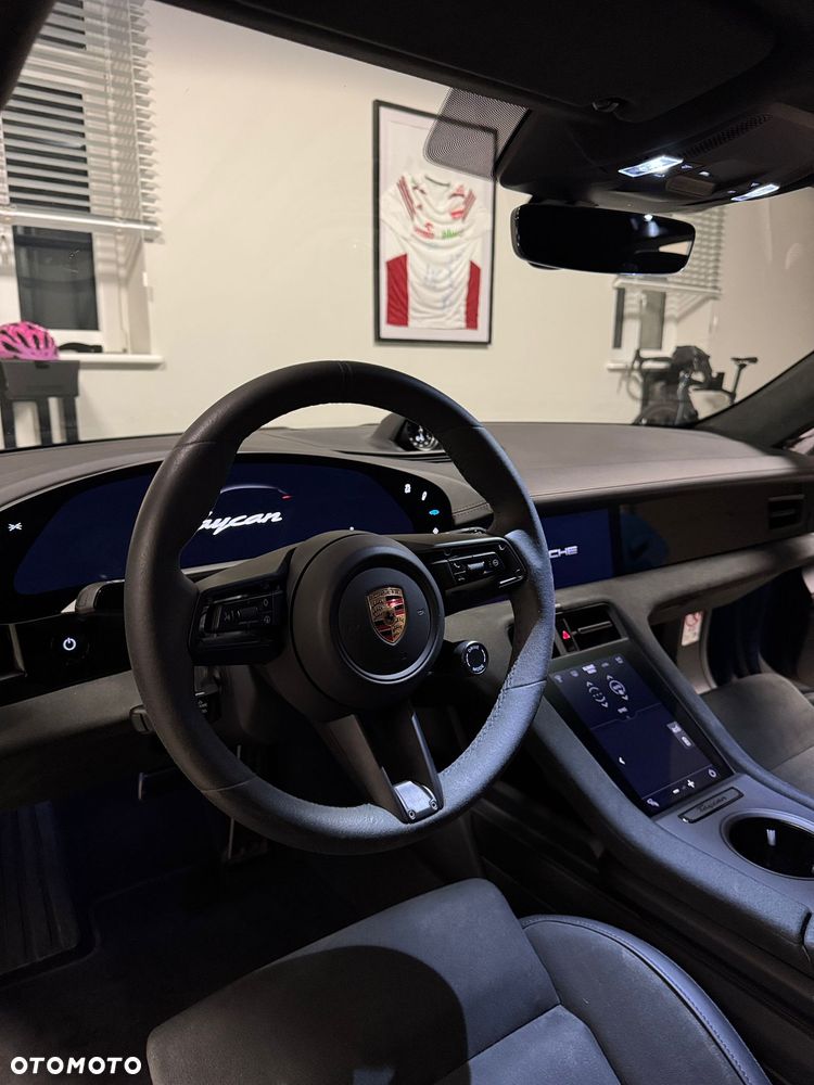 Porsche Taycan GTS - 17