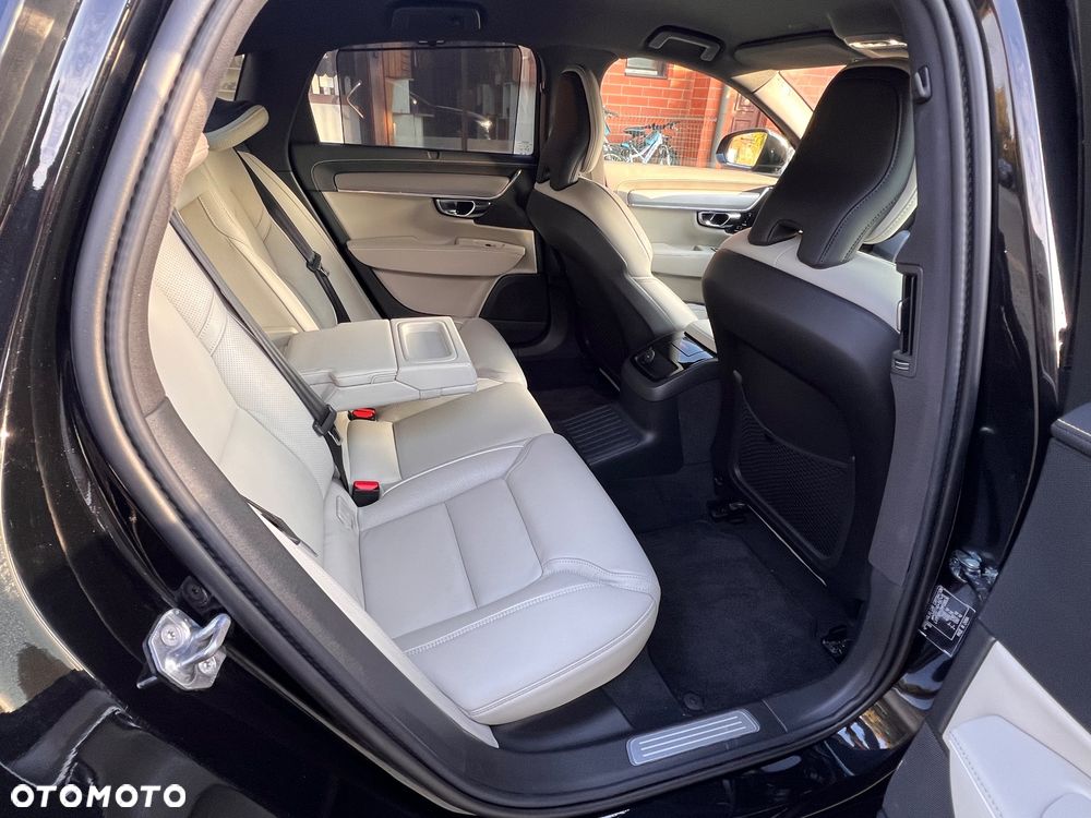 Volvo S90 T8 AWD Plug-In Hybrid R-Design - 10