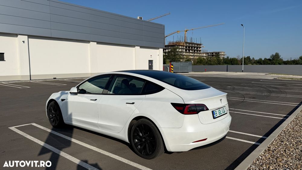 Tesla Model 3 Long Range - 3