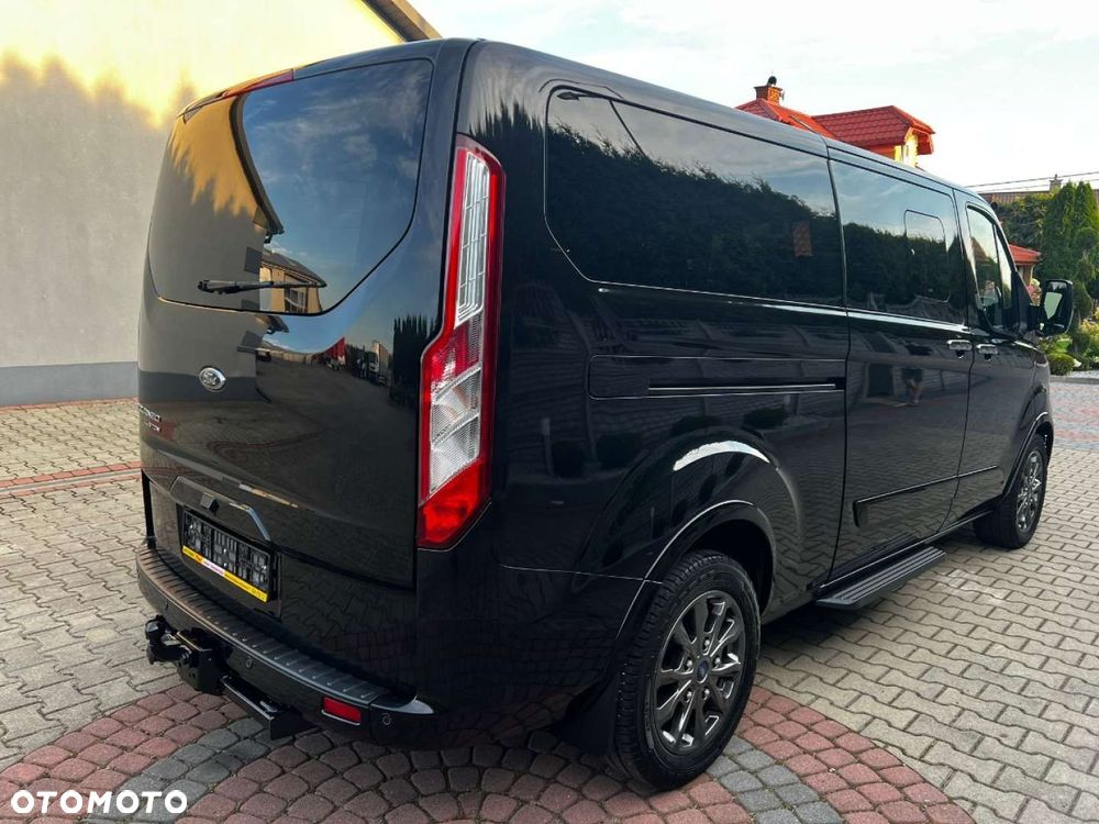 Ford Tourneo Custom - 12