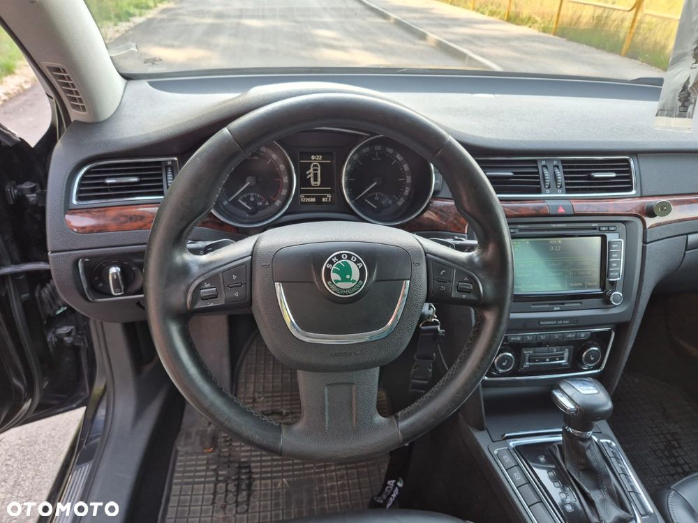 Skoda Superb 2.0 TDI Elegance DSG - 22