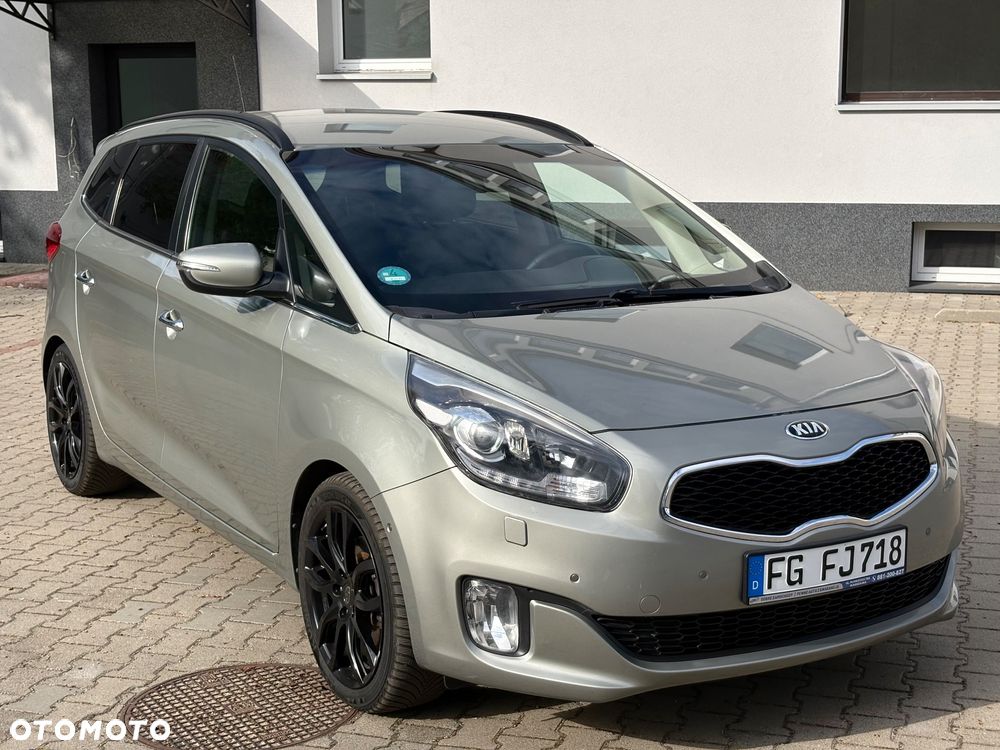 Kia Carens - 4