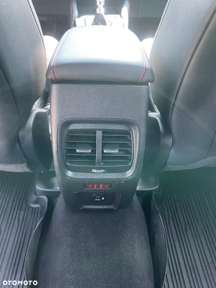 Ford Kuga 1.5 EcoBoost FWD ST-Line X - 17
