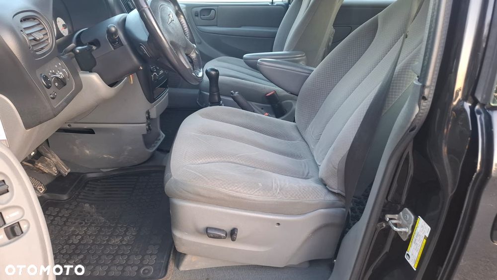 Chrysler Voyager 2.4 SE - 9
