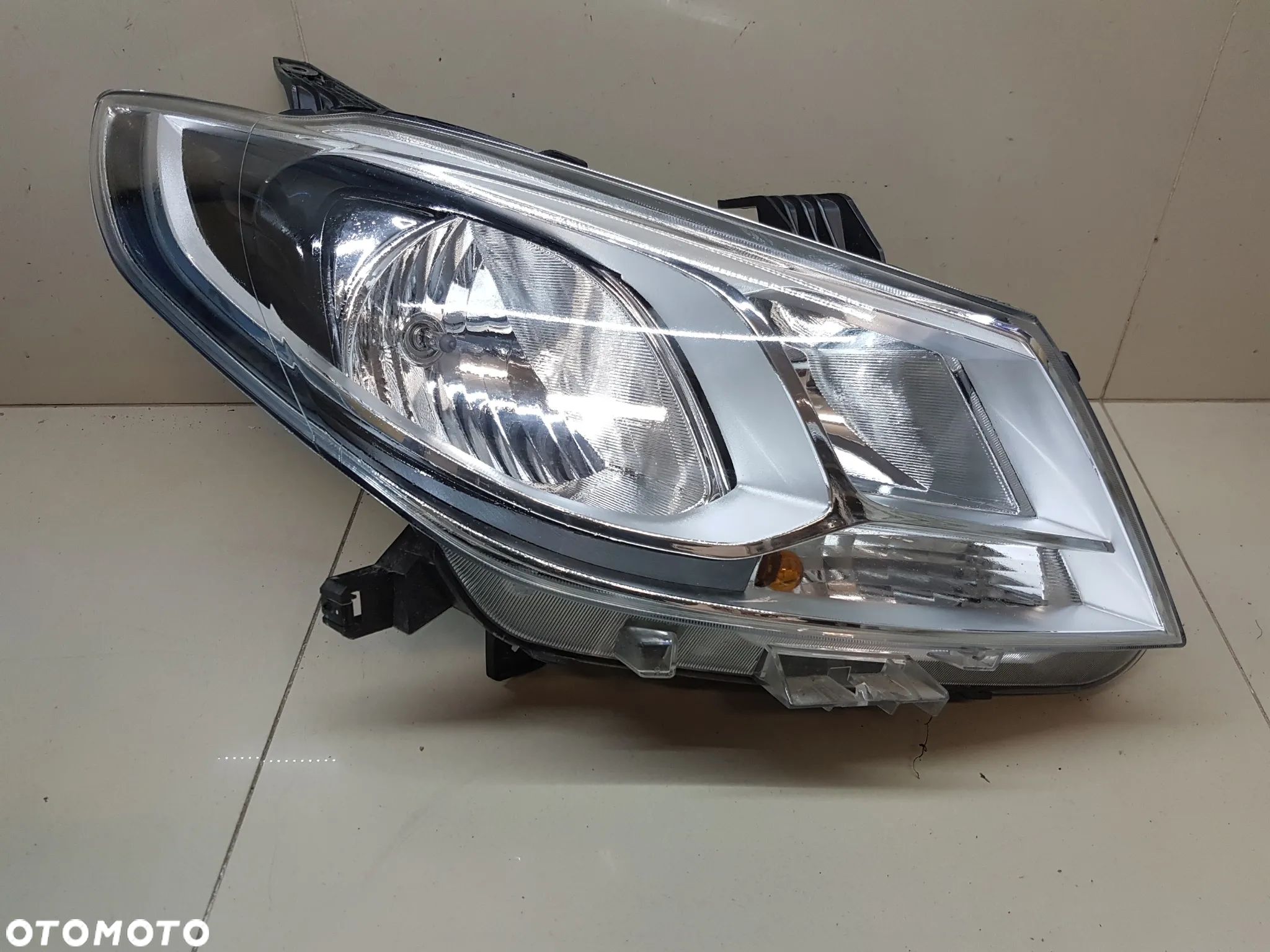 MAXUS LDV G10 LAMPA PRZEDNIA PRAWA LAMPA PRAWA PRZEDNIA PRZOD - 1