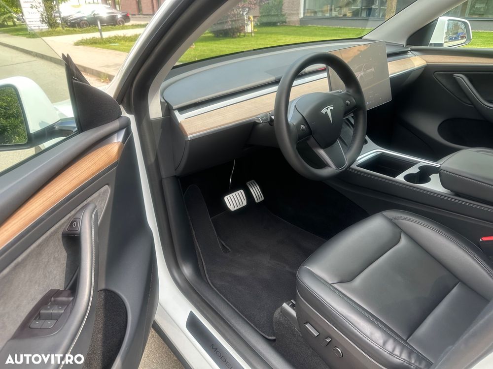 Tesla Model Y - 7