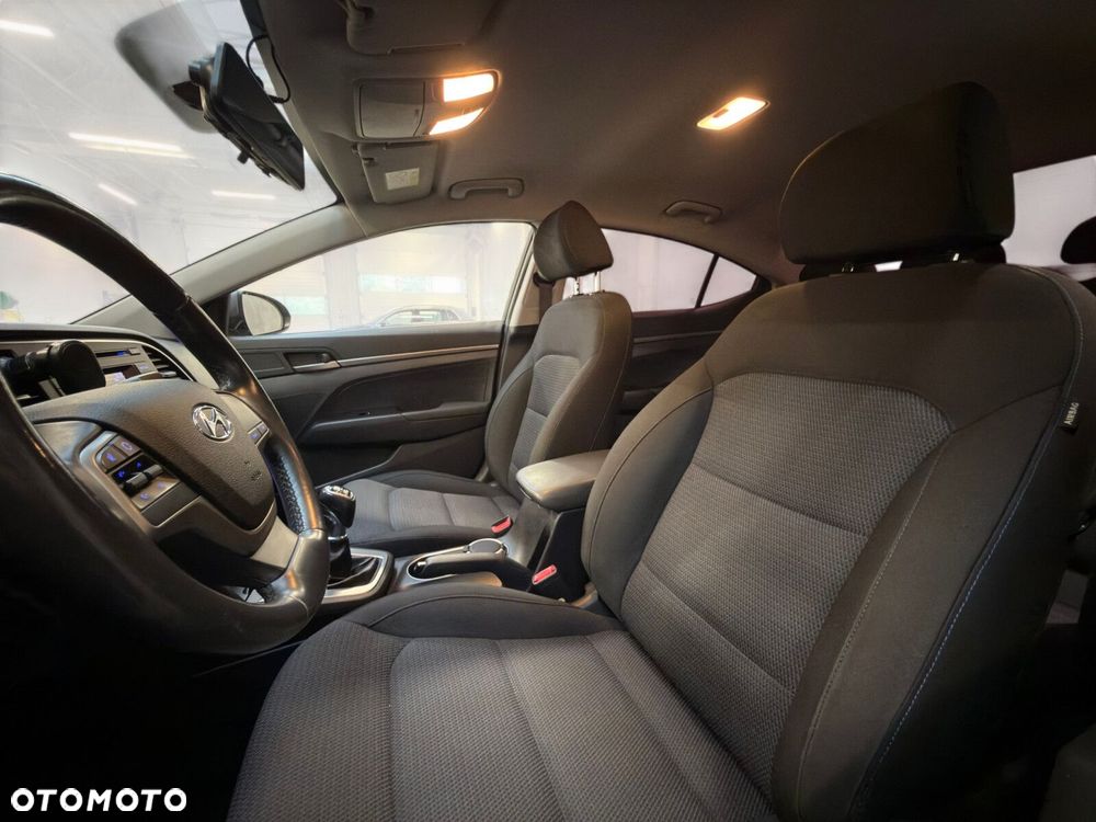 Hyundai Elantra 1.6 Classic Plus - 19