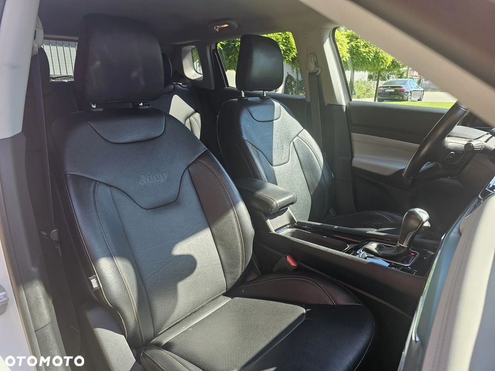 Jeep Compass - 24