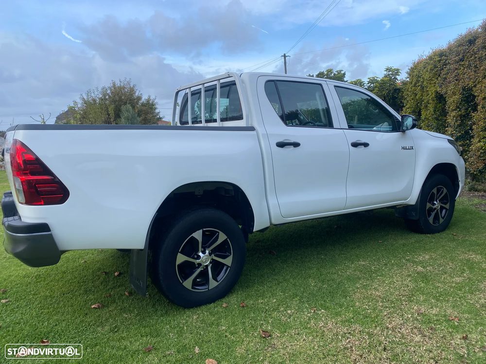 Toyota Hilux 2.4D 4WD CD IVA Dedutivel - 11