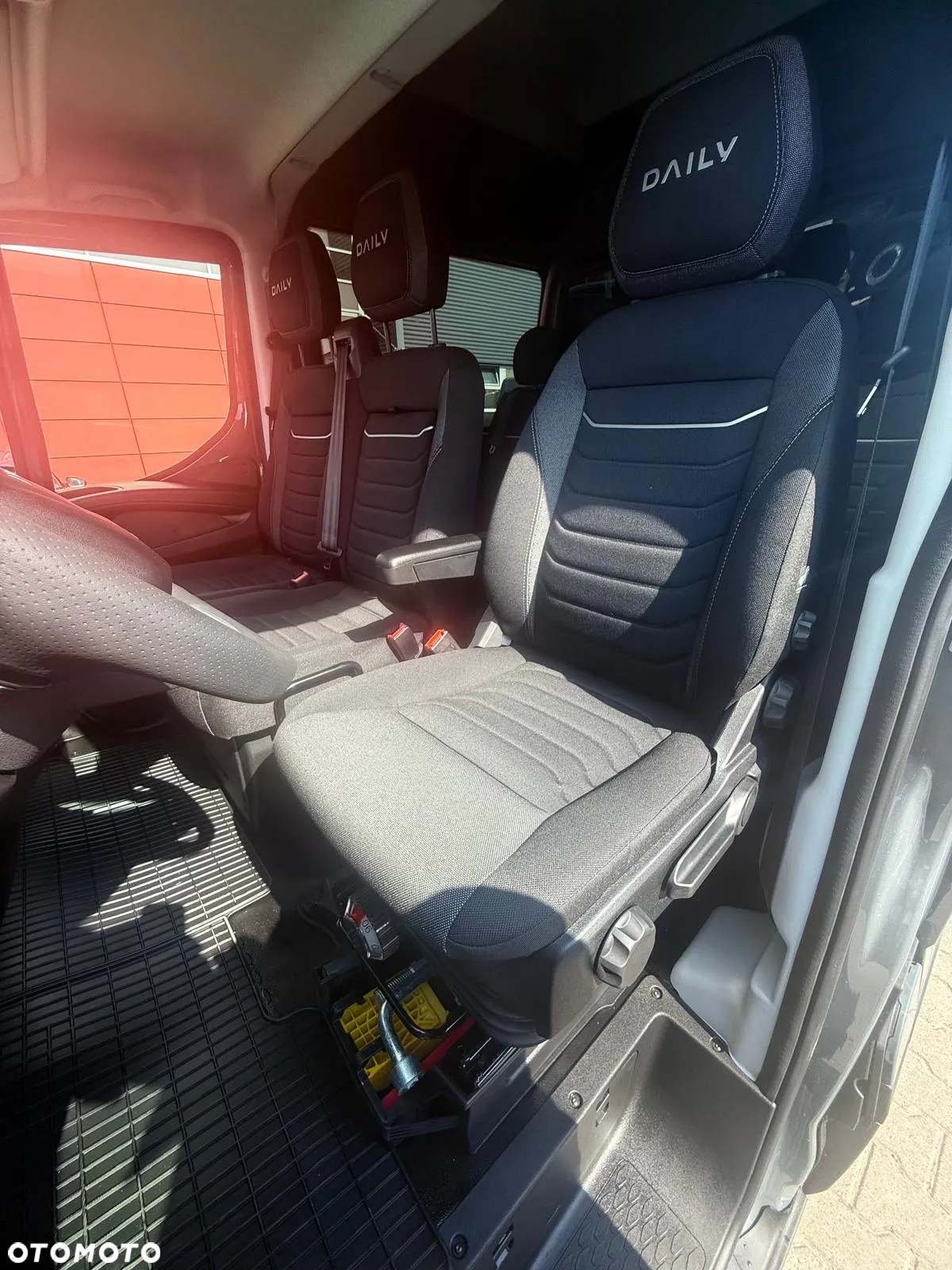 Iveco DAILY -AUTOMAT 7 OSOBOWE MAX DŁUGIE - ZABUDOWA W CENIE - 19
