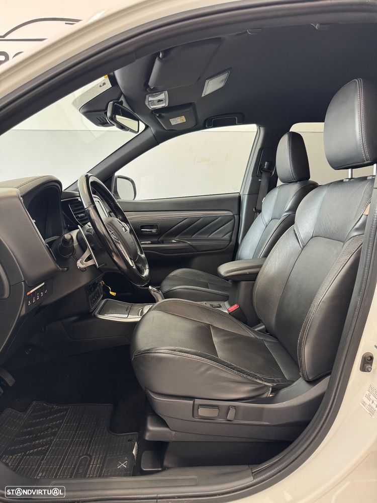 Mitsubishi Outlander 2.4 Intense - 14