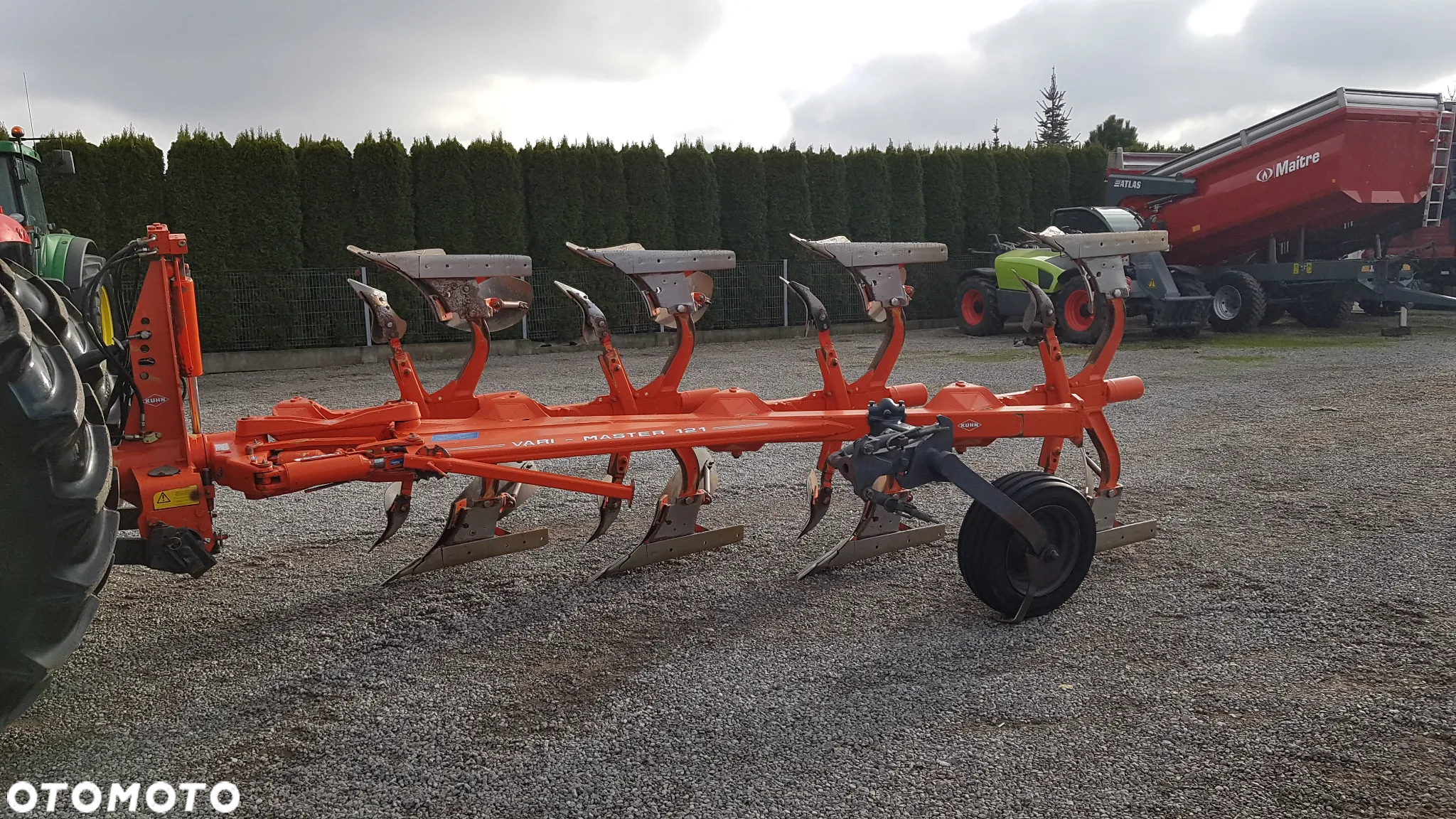 Kuhn VariMaster 121 4 skibowy Non STOP - 3