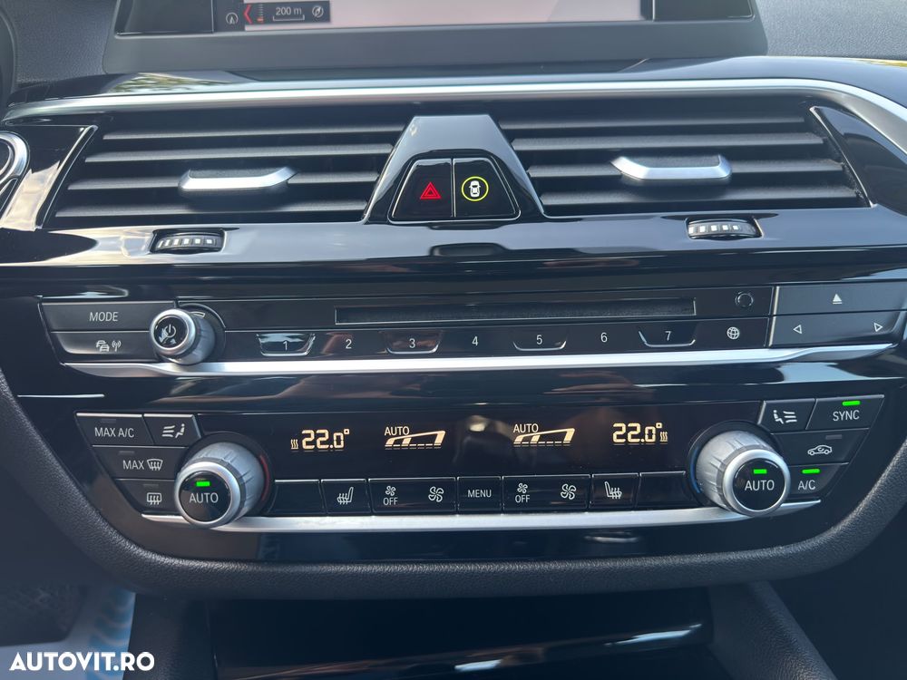 BMW Seria 5 530i Aut. Sport Line - 33