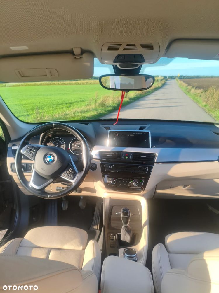 BMW X1 sDrive18d Sport Line - 27