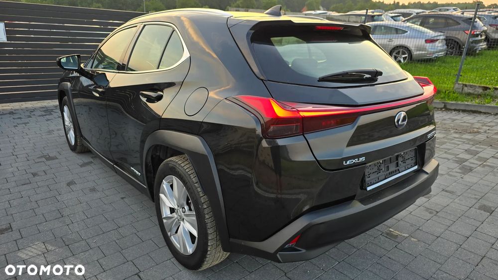 Lexus UX - 4