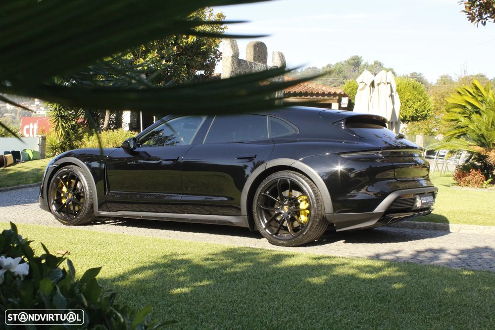 Porsche Taycan Cross Turismo 4 - 3