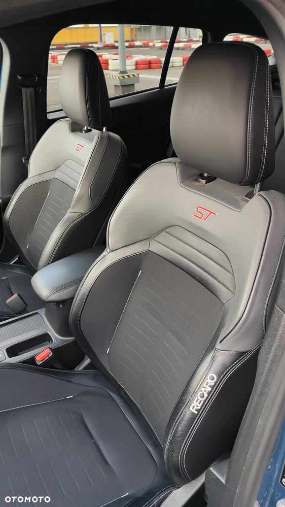 Ford Focus 2.3 EcoBoost ST - 8