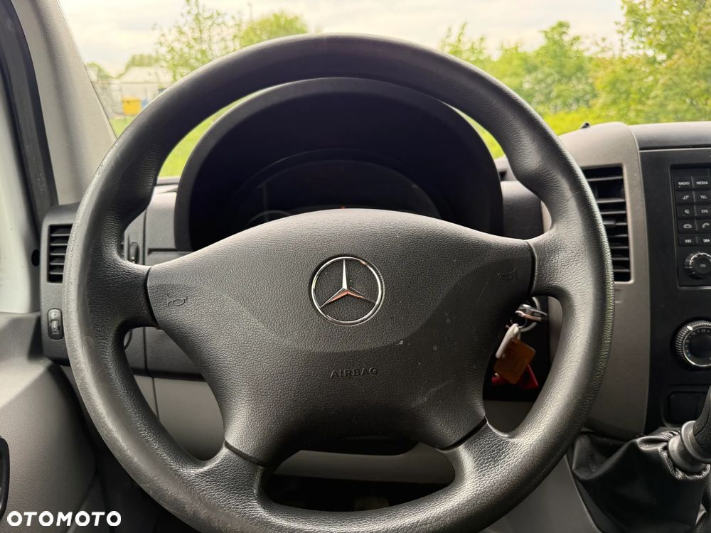 Mercedes-Benz Sprinter - 14