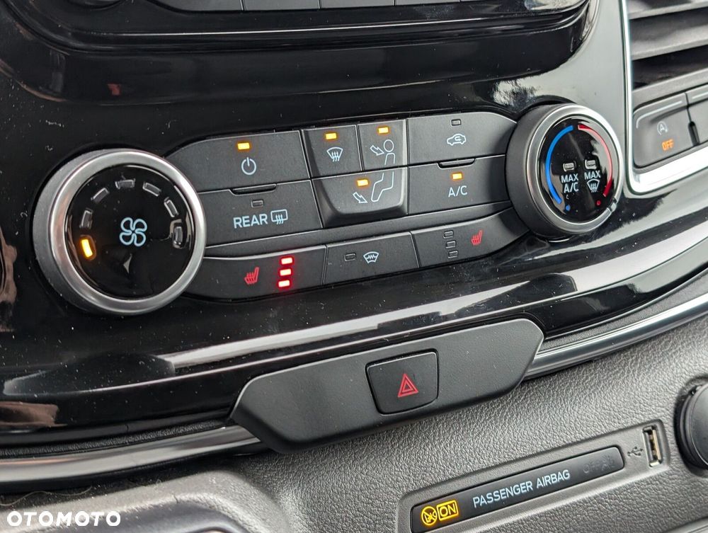 Ford Tourneo Custom - 29