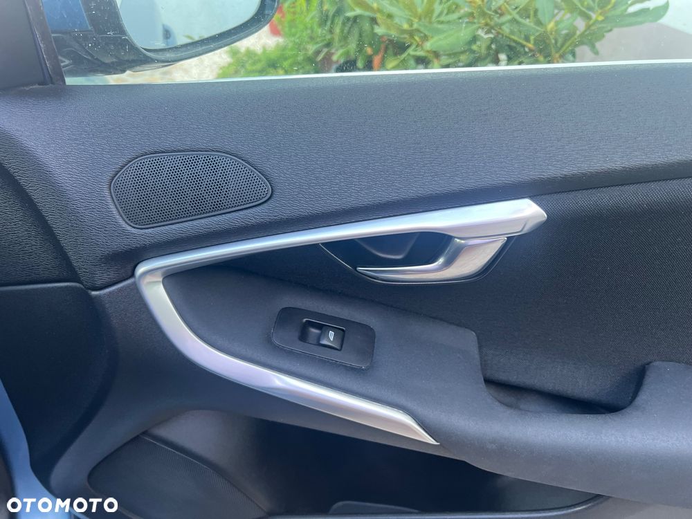 Volvo V40 D2 R Design - 12