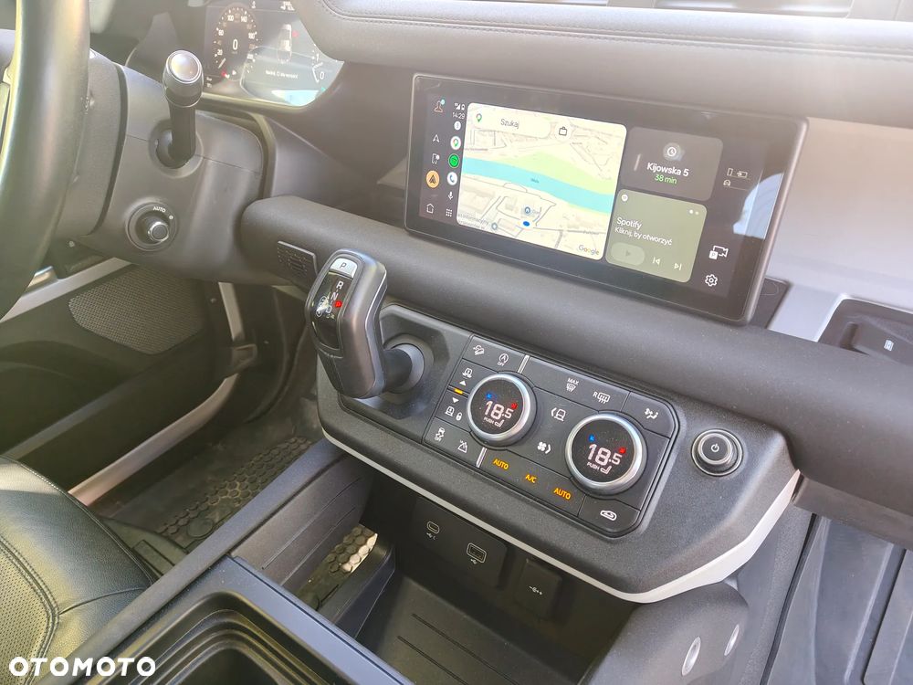Land Rover Defender 110 P400 SE - 25