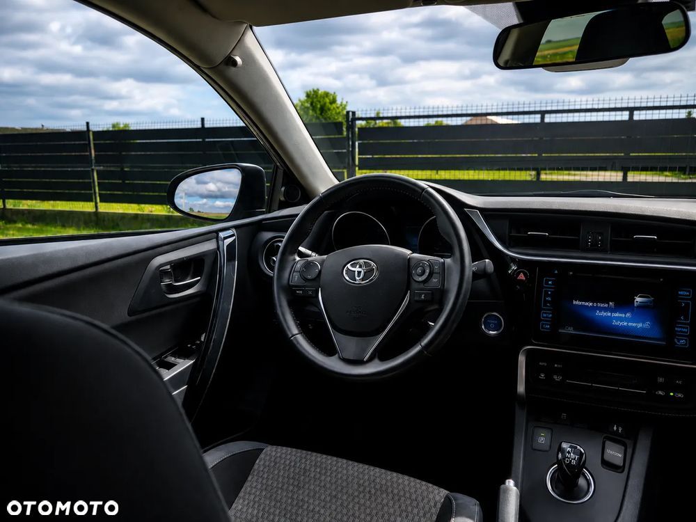 Toyota Auris Hybrid 135 Selection - 17