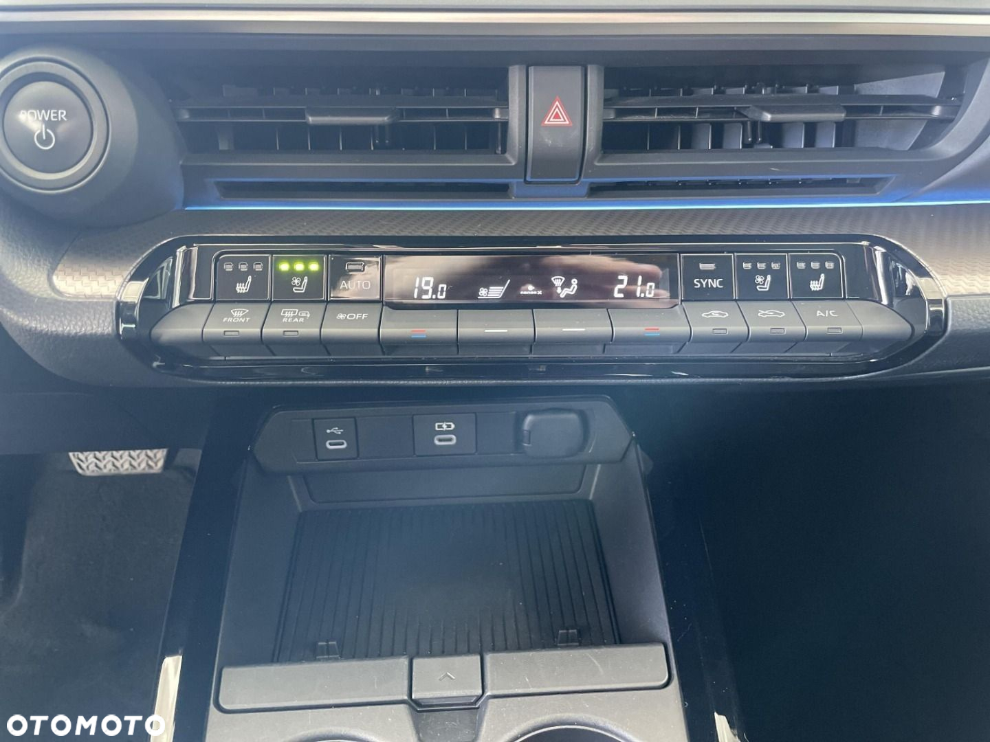Toyota Prius - 22