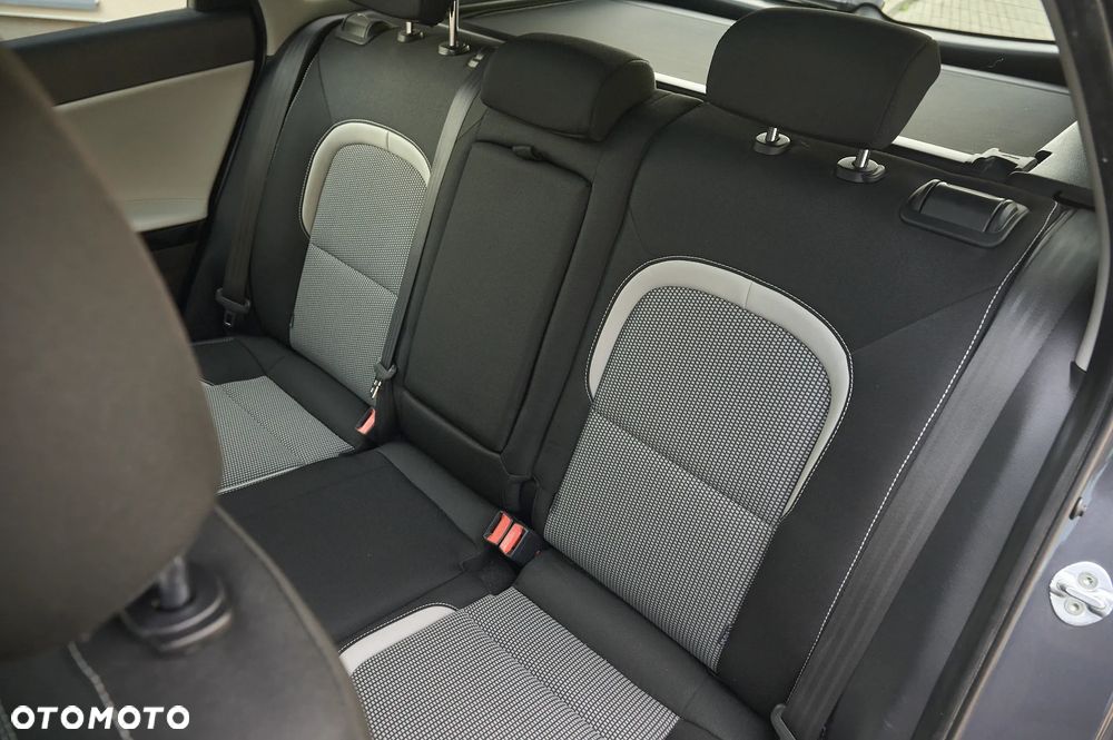 Kia Ceed 1.6 CRDi 128 Platinum Edition - 27
