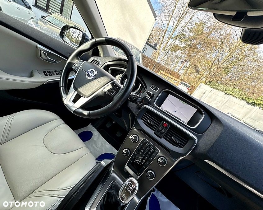 Volvo V40 D2 Summum - 23