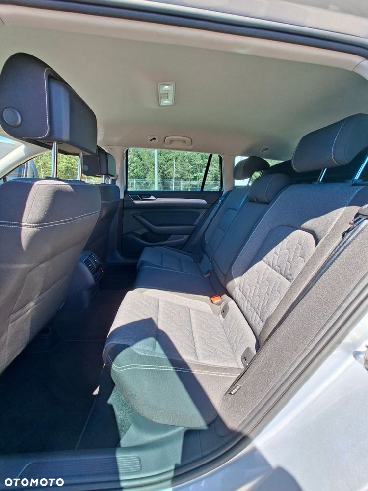 Volkswagen Passat - 13