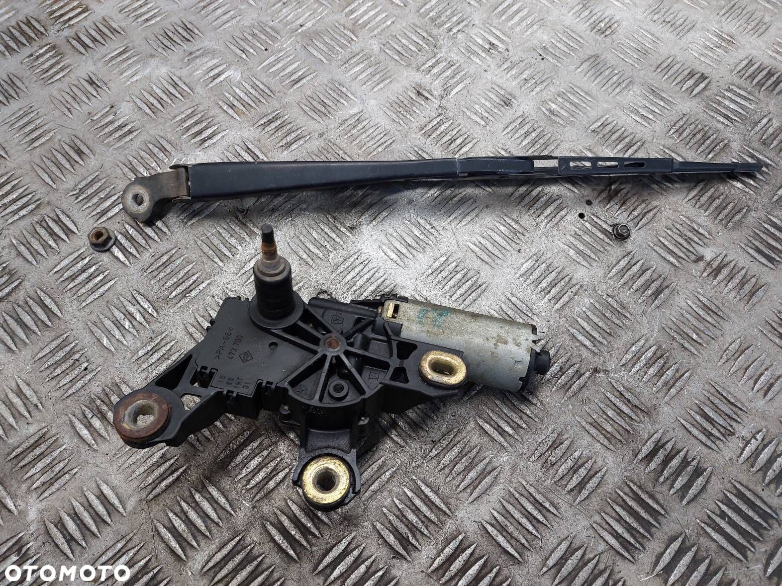 SILNICZEK WYCIERACZKI TYŁ + RAMIĘ AUDI A4 B5 KOMBI AVANT 8L0955711B - 1