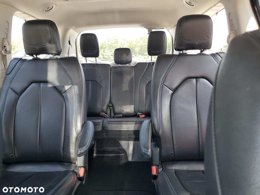 Chrysler Pacifica - 12