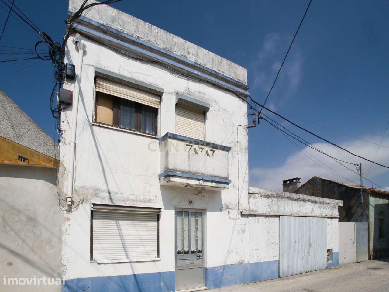 Moradia T3 situada no centro da vila de Valado de Frades apenas a 5km - Grande imagem: 3/27