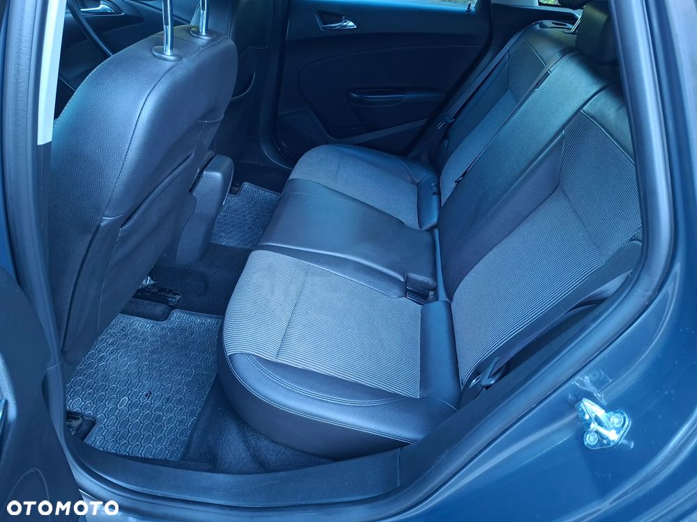 Opel Astra 1.4 T Cosmo - 25