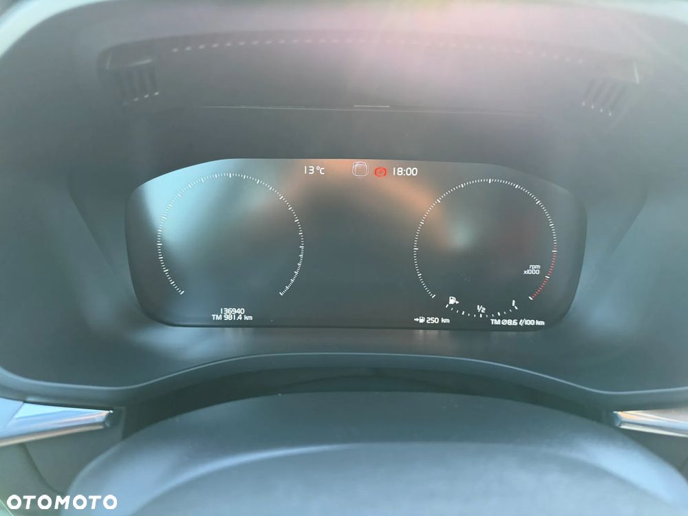 Volvo XC 60 D4 Momentum Pro - 21