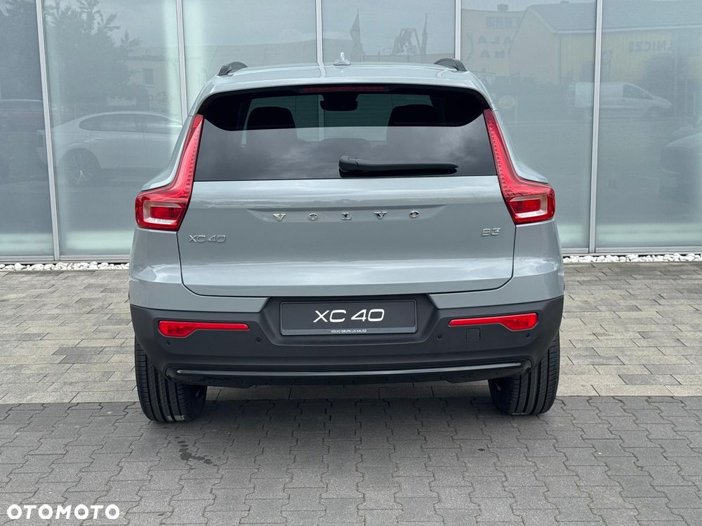 Volvo XC 40 B3 Plus Dark - 4