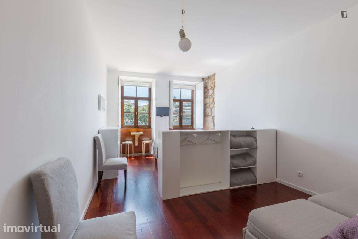 Apartamento com 3 quartos - localizado em São Nicolau Porto - Grande imagem: 5/23