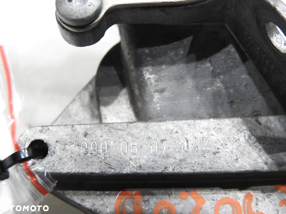 TERMOSTAT CHŁODNICZKI OLEJU SKRZYNI BMW 3 E90 2.0D - 9