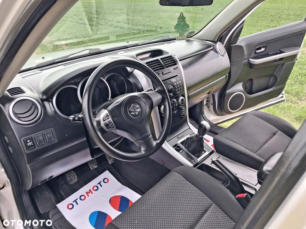 Suzuki Grand Vitara 2.0 - 22