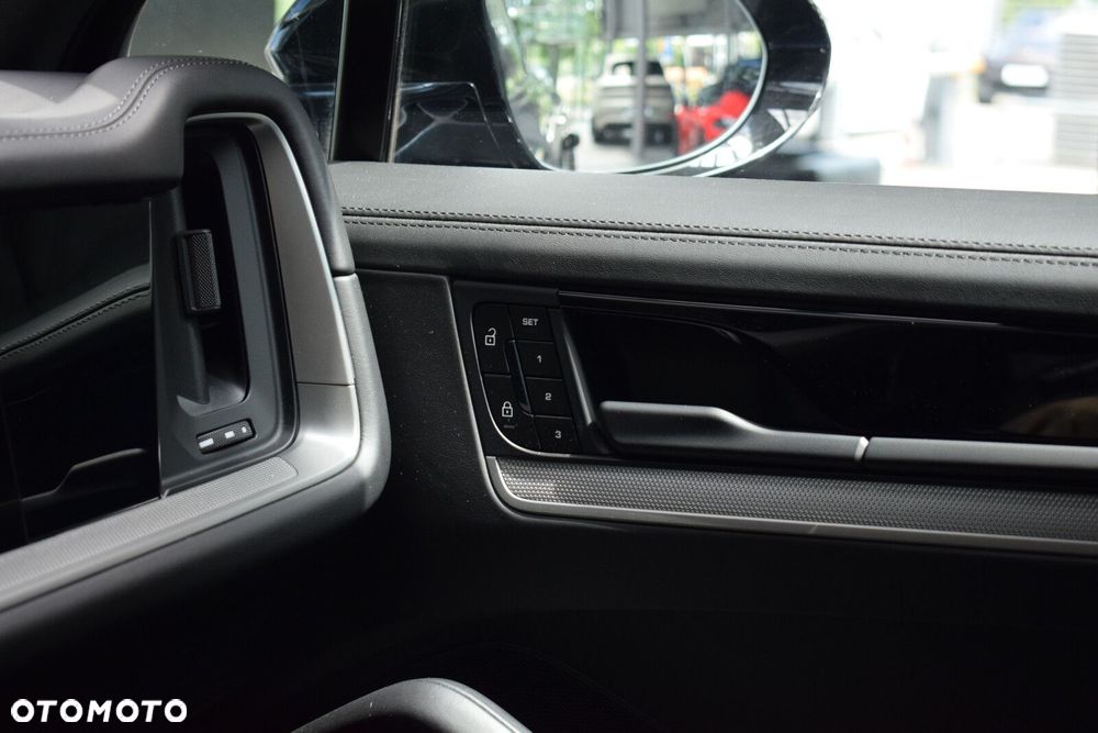 Porsche Cayenne - 12