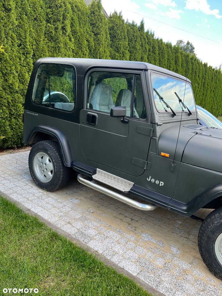 Jeep Wrangler 2.5L - 12