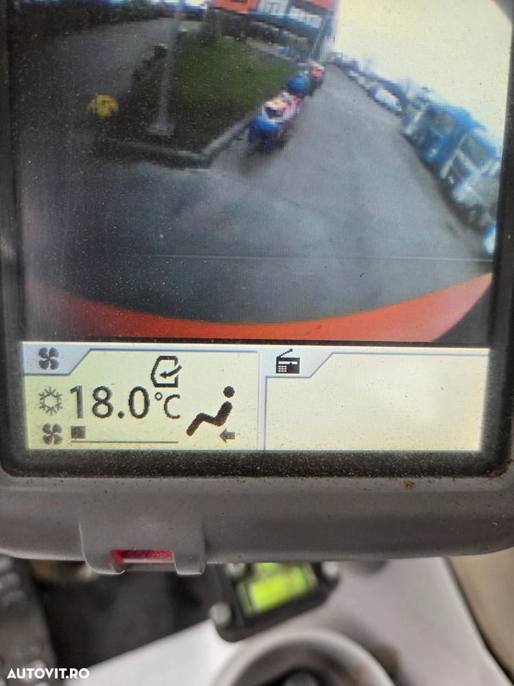 Hitachi GRAIFER deschidere 1,5m pe SENILE, cabina INALTIBILA, Masa operationala 20,3tone, LANT NOU, PAPUCI NOI, Gresare automata, Camera spate, 2017, 8.575h, cupla rapida, motor Isuzu 174CP, 3 pompe HITACHI, posibilitate leasing, STARE FOARTE BUNA-89.900 EUR - 29